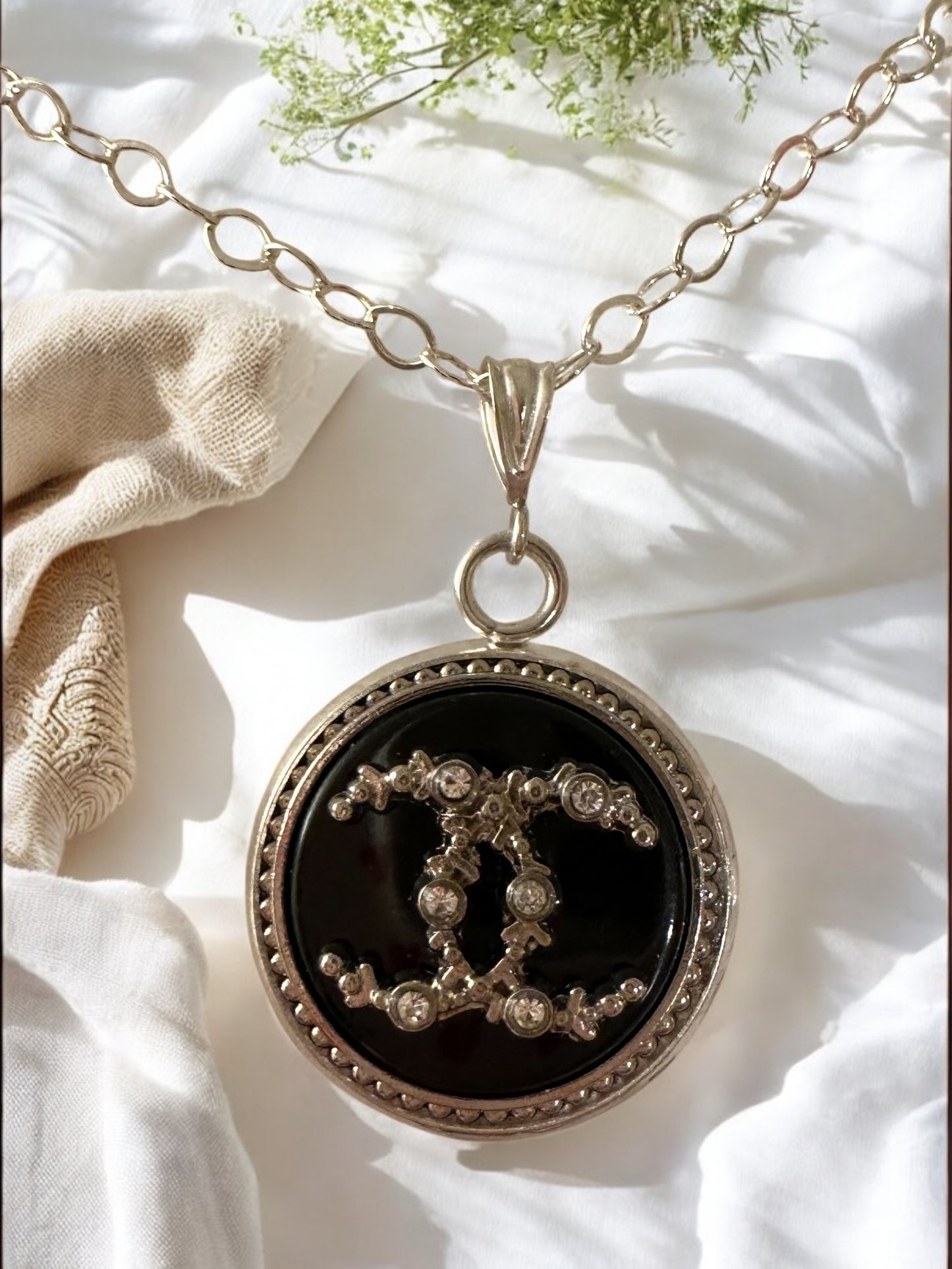 Luxury Designer Button Necklace Silver with White-Gold Filled Chain